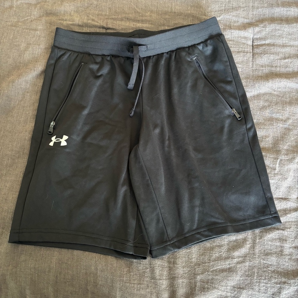 Under Armour YXL Black Shorts Workout Athletic Zipper Pockets